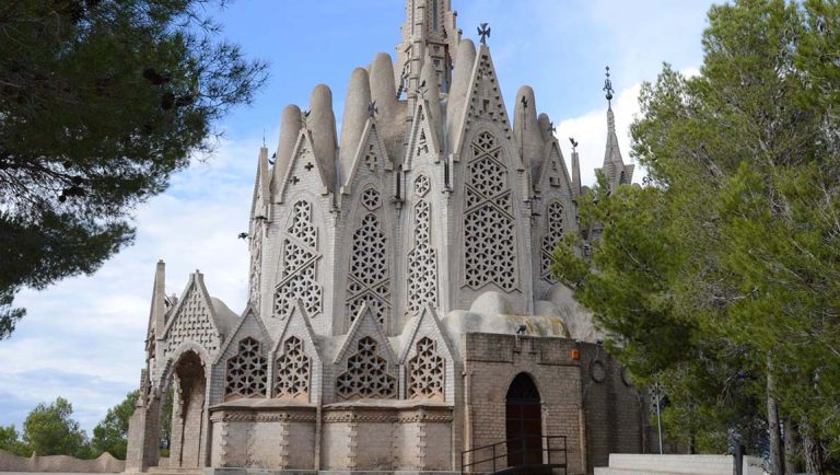 La Sagrada Familia: Tesoro Arquitectónico de Barcelona